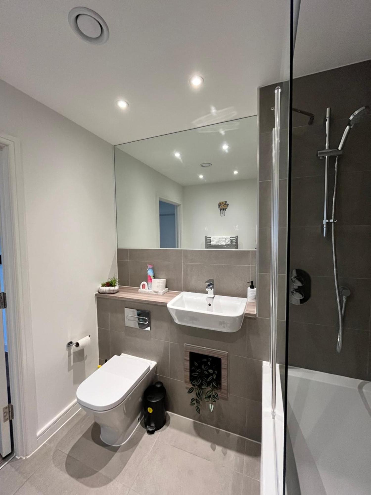 One Bedroom Apartment Barking  Extérieur photo